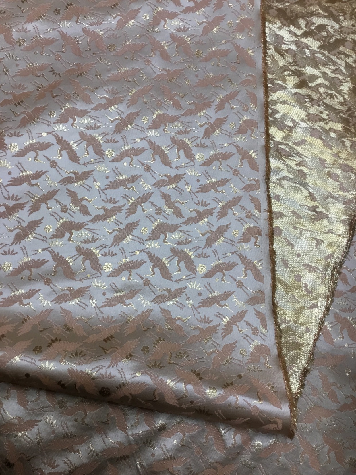 金襴生地／薄ピンク／鶴／汚れあり／10cm単位〜／60cm〜