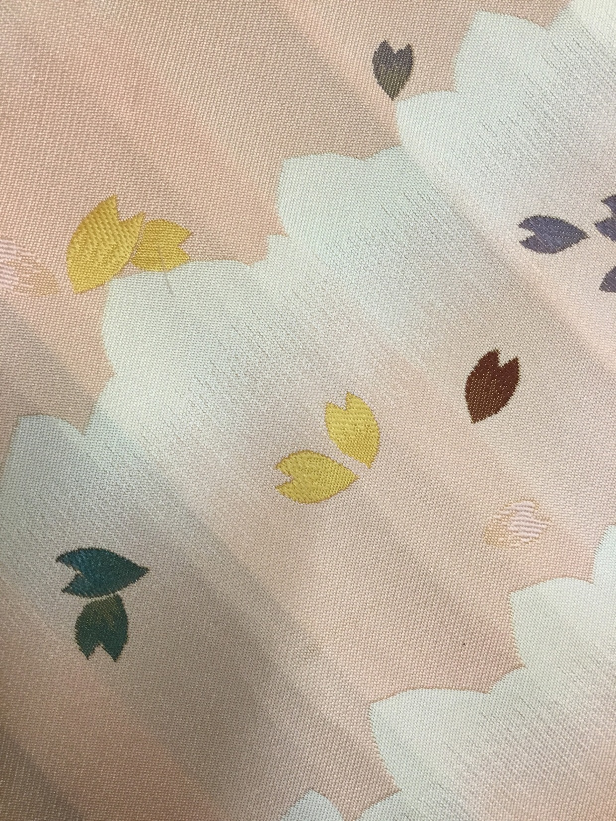 金襴生地／肌色／裏不織布貼り／横折シワあり／10cm単位〜／50cmまで