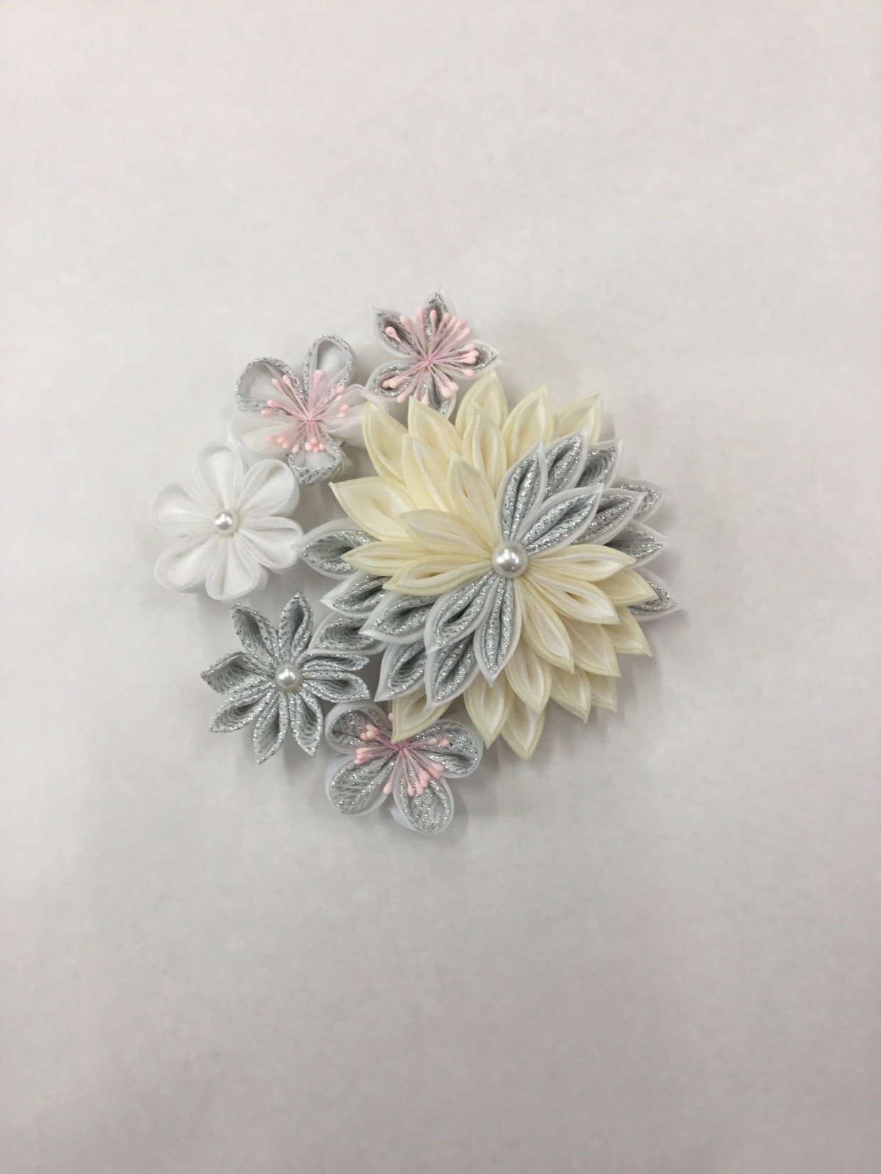 つまみかんざし　クリップ付き　グレージュ