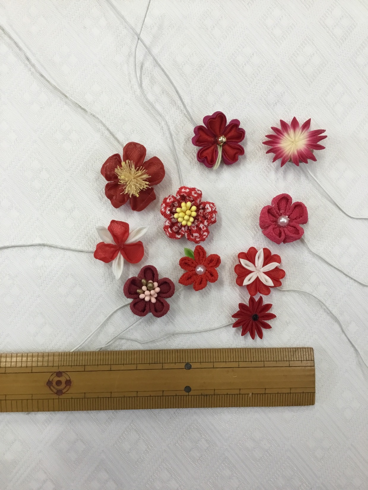 つまみ　小　10個　赤系
