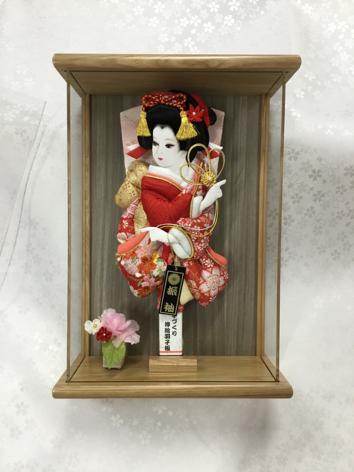 押絵羽子板　アクリルケース入り　９号　木目　中飾り付き