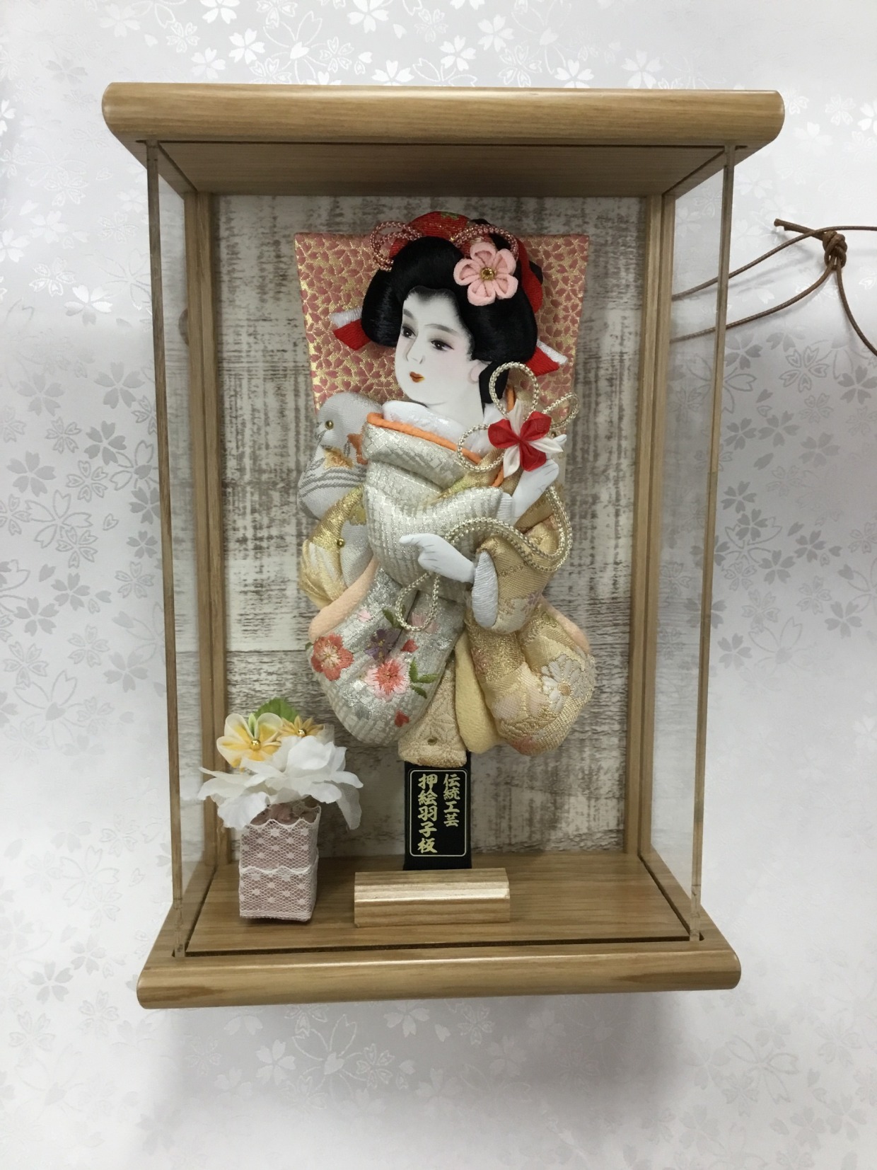 押絵羽子板　アクリルケース入り　7号　木目　中飾り付き